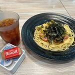 ピエトロ - 料理写真:続いてメインのパスタとセットのドリンクが運ばれて来ました。