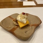 蕎麦割烹  倉田 - 桃，イチジク、マスカルポーネチーズ和え、イチジク載せ