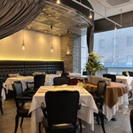 レストラン アルティザン（restaurant Artisan） - 店内は落ち着いたBGMが流れてて朝からすごいいい雰囲気