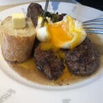 レストラン アルティザン（restaurant Artisan） - 上に乗ってる卵を割って