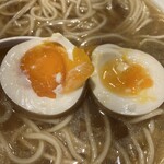 266122225 - 味玉の断面(割るの失敗)