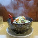 長崎ちゃんぽん・皿うどん 球磨 - 湯気もうもう　皿に乗った豪華丼にて登場