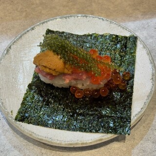 伝統の味をお得に楽しむ！多彩な三点セットや海苔巻もどうぞ