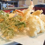 天ぷら家 - C定食 ¥1100
えび、あなご、ささみ、かきあげ、あつまいも、春菊、いか