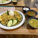 キッチン あずま - ⭐︎︎ ビーフテハリセット       税込 １,３００ 円
      （ バングラデシュスタイル ）
      ※ ライタ（スパイスヨーグルト）・カレーソース・ダルスープ付き