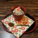 菜食健美 美卯 - デザートのモンブランプリン。ねっとり濃厚なプリンにダイスカットされた栗、モンブランペーストの中にも丸ごと栗がかくれんぼ、で大満足な味わい。スイーツは別腹とはよく言ったものよ。