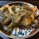 菜食健美 美卯 - 鱈の舞茸としめじの出汁あんかけ。コリコリ食感と、ふっくらプリッとした白身魚コラボが餡に乗せられて、魚なのに"にく"らしい仕立て。