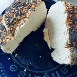 MARUICHI BAGEL - 切るときキュッキュッいうよ、と聞いてたけど、ホントだった！詰まってる！