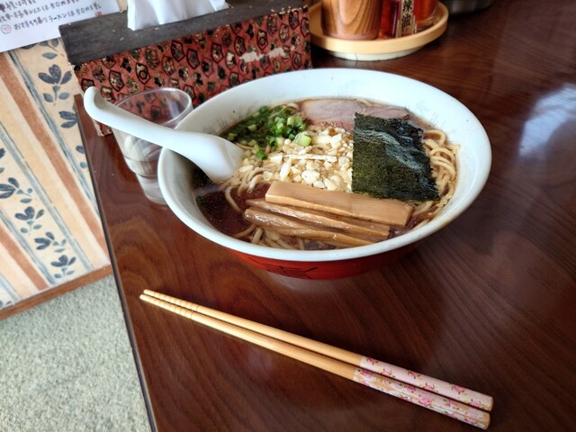 三平ラーメン 今週のラーメン5390】背脂中華そば 福鳳（東京・高円寺