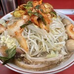 ラーメン二郎 - ラーメン（950円）＋味うずら（100円）＋SUPERキムチ（130円）、ニンニクコール