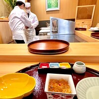 天麩羅 四季彩 村松 - Ｌ字カウンターは広々