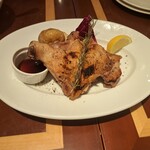 マーケットレストラン AGIO - 九州産のみつせ鶏・骨付き肉の炭火焼きです。