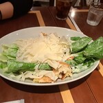 マーケットレストラン AGIO ルミネ横浜店 - 削ったチーズをのせた、シーザーサラダです。