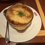 マーケットレストラン AGIO ルミネ横浜店 - オニオングラタンスープです。