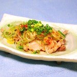 串ロック - 【ガツ刺し】豚のミノにあたる部分です。丁寧に下処理し、細切りにしたものを特製のタレとたっぷりのネギで喰らって下さい