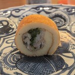 鎌倉 北じま - 軽やかな穴子と、シャキシャキと瑞々しいきゅうり、ふわふわで甘めの卵焼きが柔らかく包み込みます。バランスの良さは勿論のこと、食感のコントラストが楽しい。良い意味で軽やか過ぎる一品でした。