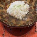 道後 海舟 - 二品目　鱧の酒蒸し出汁　お椀ものですね。鱧がちょっとすご過ぎる。見た目もですがフワッフワ。そしてデカい笑