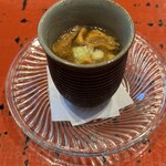 道後 海舟 - 一品目でいきなり… 瀬戸内海産の赤雲丹たっぷりの冷やし茶碗蒸し仕立て。　雲丹の中でも赤雲丹が好みでまず最高！そもそもこの茶碗蒸しが出汁が好み過ぎてもうこの後美味いが確定。