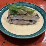 道後 海舟 - 四品目　ドラゴン太刀魚炭火炙り　松山長茄子ポン酢漬　コレが笑っちゃうほど美味いです。脂が乗ってとろける感じ。上にたっぷりの長茄子ポン酢漬けが実は最高に美味いです。これもでかい笑