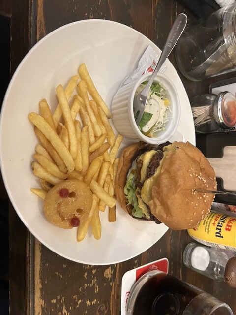 ビーチストーリー バーガーズカフェビーチ ストーリー （Burger's Cafe Beach