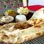 Thee Tiffin - 2種のカレーセット(￥1000)、フィッシュカレー・ベジタブルカレー