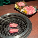 焼肉きたじま - 牛タン塩の厚切りから網に乗せます(o^^o)