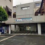 ライブカフェニシマルヤ - お店は駅下