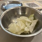 串カツ田中 - お通しキャベツ