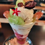 CAFE CUPOLA mejiro - 聖なるワインとぶどうパフェ