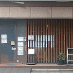 Teshigoto Shunsen Daidokoro Takanashi - 格子の左側の黒い扉が入口です、重たくてなかあか開きません