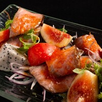 信州プレミアム牛ローストと旬野菜のサラダ