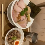 なにわ麺次郎 然 - 黄金貝ラーメンの特選と、炙りチャーシュー丼