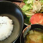 カフェ・レスト・バー・ドドド - Q彩ランチ（ライス・サラダ・スープ）