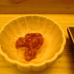 鮨処 凜 - 大将おまかせ　１５０００円（税込）　一品料理-１　富山県産白海老と酒盗かけ【２０２４年９月】