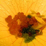 鮨処 凜 - 大将おまかせ　１５０００円（税込）　一品料理-１　富山県産白海老と酒盗かけ【２０２４年９月】