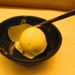 鮨処 凜 - 大将おまかせ　１５０００円（税込）　デザート　バニラアイス【２０２４年９月】