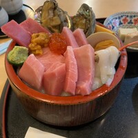 『煮魚と4種丼、8種丼』by hoppy819 : すし処ひしの木 - 船橋/寿司 [食べログ]