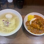 ヌードル＆スパイスカレー 今日の1番 - 限定(11) 牛スジと和出汁の塩かけソバ ¥1,100-(税込)
      
      限定(A) 牛スジ カレー  ¥700-(税込)