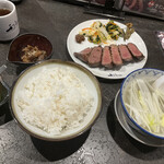 牛たん炭焼 利久 西口本店 - 牛タン極定食（３枚６切れ）