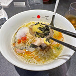 Japanese Soba Noodles 蔦 - 「北海道産帆立貝柱の炙り帆立クリームソース添え」と「イタリア産キャビア」