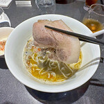 Japanese Soba Noodles 蔦 - 低温調理の国産豚肩ロース