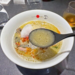 Japanese Soba Noodles 蔦 - ライトな豚骨スープにワタリガニの風味がとても美味しいスープ