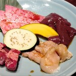 266188085 - カルビとホルモンの寄せ盛り