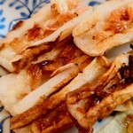 やぶ善 - マヨネーズを塗った竹輪の溝に桜海老たっぷり。