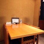 やぶ善 - 店内一番奥のテーブル席。