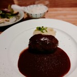 洋食 おがた - デミグラスソースのハンバーグ