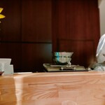 洋食 おがた - カウンター席から