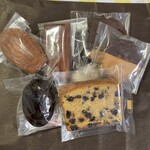 アヴランシュ・ゲネー - サブレ2種チョコがけ各¥300、ケーク・オ・レザン¥400、マドレーヌ¥320、フィナンシェ¥320、ルレブレ・ショコラオランジュ¥300
