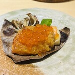鮨 かぐら - 鮭イクラ親子朴葉焼き