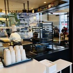 ラ・ローズ・ジャポネ - ◼︎カフェエリアからの厨房